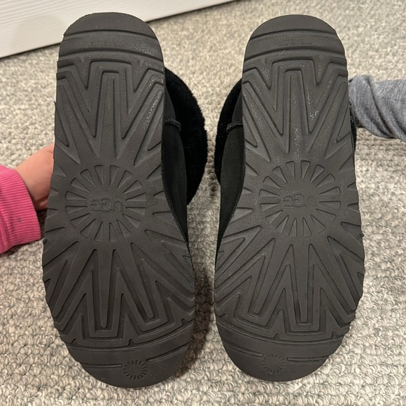 Classic Black Uggs with Fur - Picture 3 of 4